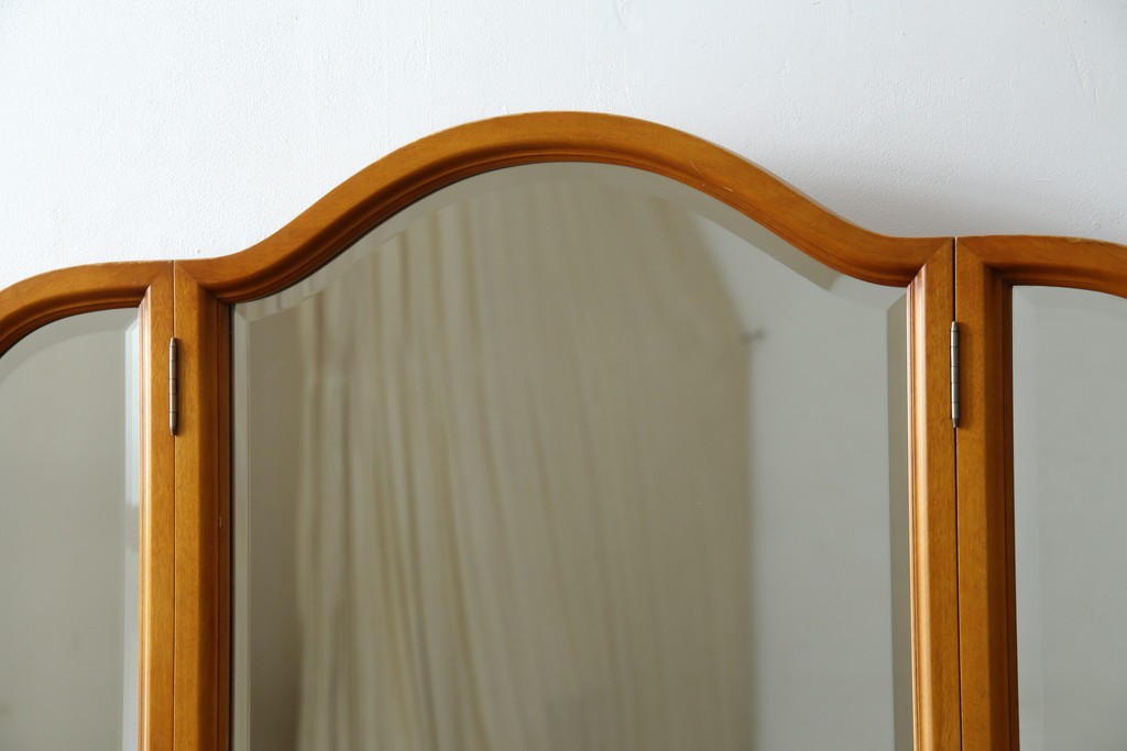 中古　希少な廃盤品!!　横浜ダニエル(daniel)　気品漂う洗練されたデザインが魅力的!! 珍しい三面鏡付きドレッサー　定価約85万円　(R-082396)