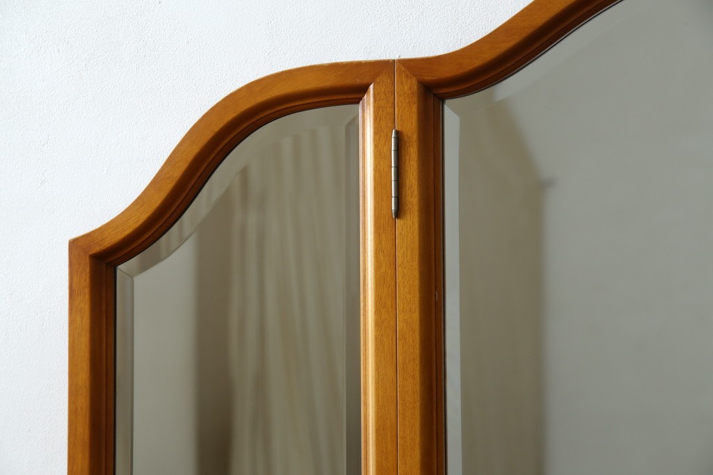 中古　希少な廃盤品!!　横浜ダニエル(daniel)　気品漂う洗練されたデザインが魅力的!! 珍しい三面鏡付きドレッサー　定価約85万円　(R-082396)