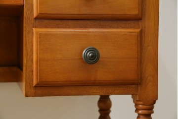 中古　希少な廃盤品!!　横浜ダニエル(daniel)　気品漂う洗練されたデザインが魅力的!! 珍しい三面鏡付きドレッサー　定価約85万円　(R-082396)