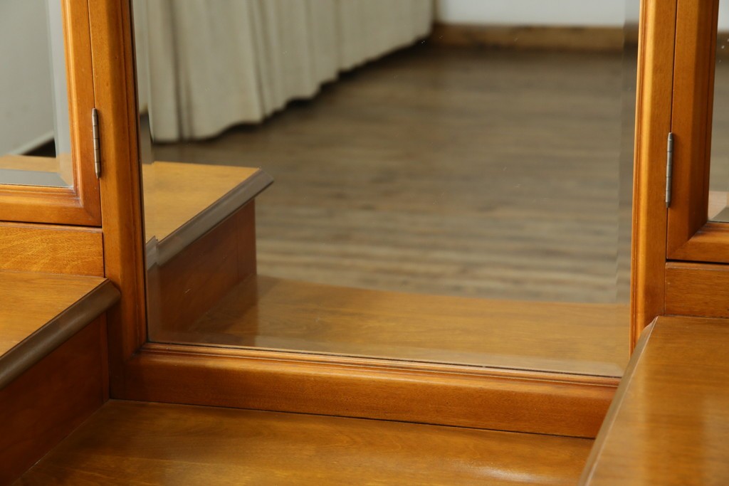 中古　希少な廃盤品!!　横浜ダニエル(daniel)　気品漂う洗練されたデザインが魅力的!! 珍しい三面鏡付きドレッサー　定価約85万円　(R-082396)