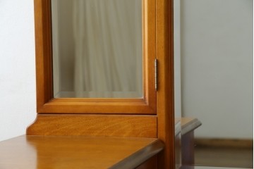 中古　希少な廃盤品!!　横浜ダニエル(daniel)　気品漂う洗練されたデザインが魅力的!! 珍しい三面鏡付きドレッサー　定価約85万円　(R-082396)