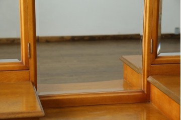 中古　希少な廃盤品!!　横浜ダニエル(daniel)　気品漂う洗練されたデザインが魅力的!! 珍しい三面鏡付きドレッサー　定価約85万円　(R-082396)