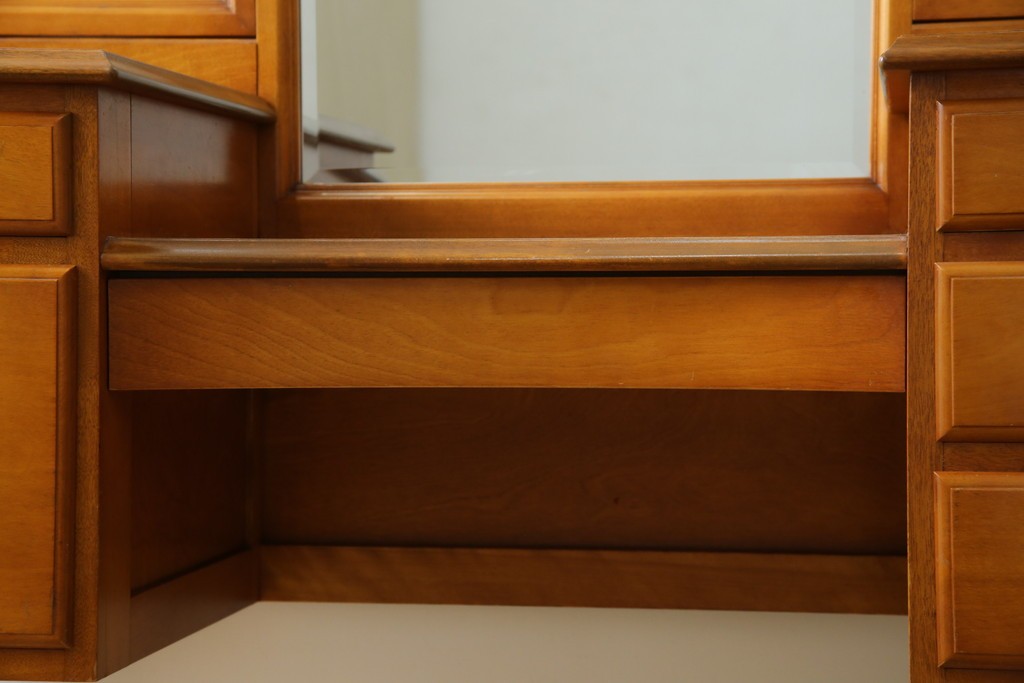 中古　希少な廃盤品!!　横浜ダニエル(daniel)　気品漂う洗練されたデザインが魅力的!! 珍しい三面鏡付きドレッサー　定価約85万円　(R-082396)