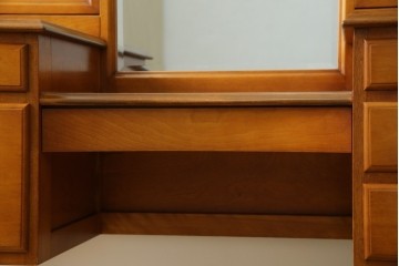 中古　希少な廃盤品!!　横浜ダニエル(daniel)　気品漂う洗練されたデザインが魅力的!! 珍しい三面鏡付きドレッサー　定価約85万円　(R-082396)