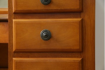 中古　希少な廃盤品!!　横浜ダニエル(daniel)　気品漂う洗練されたデザインが魅力的!! 珍しい三面鏡付きドレッサー　定価約85万円　(R-082396)