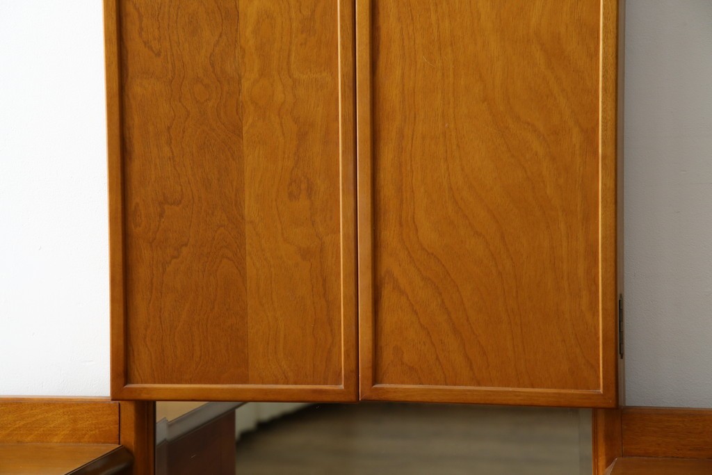 中古　希少な廃盤品!!　横浜ダニエル(daniel)　気品漂う洗練されたデザインが魅力的!! 珍しい三面鏡付きドレッサー　定価約85万円　(R-082396)