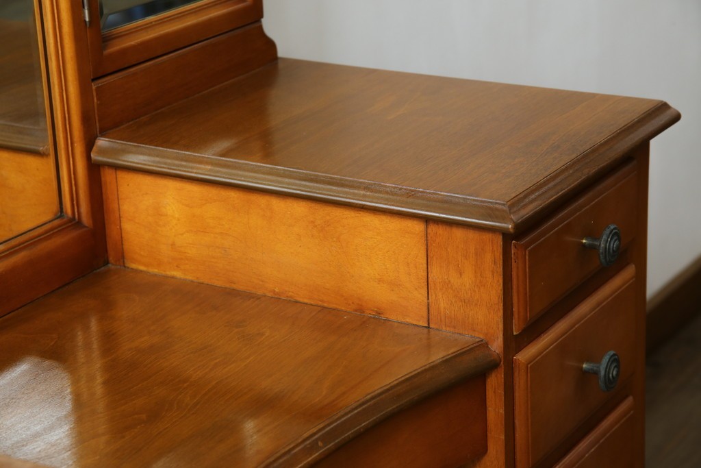 中古　希少な廃盤品!!　横浜ダニエル(daniel)　気品漂う洗練されたデザインが魅力的!! 珍しい三面鏡付きドレッサー　定価約85万円　(R-082396)