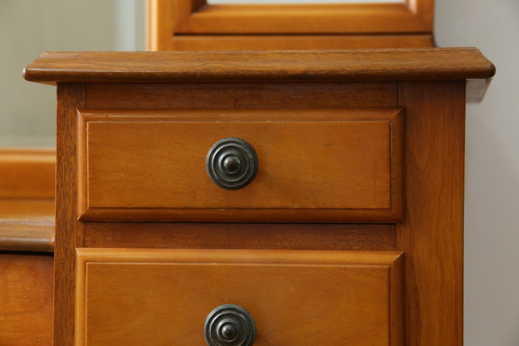 中古　希少な廃盤品!!　横浜ダニエル(daniel)　気品漂う洗練されたデザインが魅力的!! 珍しい三面鏡付きドレッサー　定価約85万円　(R-082396)