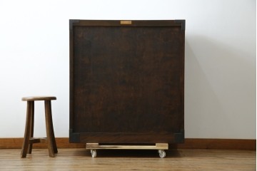 中古　美品　松本民芸家具　高山式　直線的なデザインが洗練された雰囲気を醸し出す金具付きタンス　定価約50万円　(R-082400)