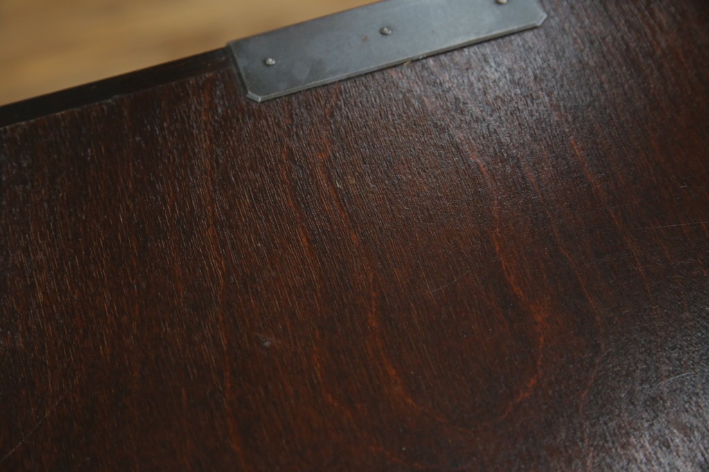 中古　美品　松本民芸家具　高山式　直線的なデザインが洗練された雰囲気を醸し出す金具付きタンス　定価約50万円　(R-082400)