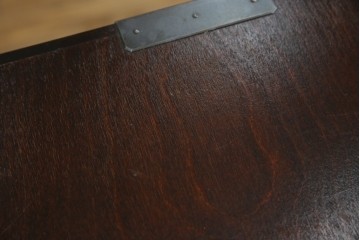 中古　美品　松本民芸家具　高山式　直線的なデザインが洗練された雰囲気を醸し出す金具付きタンス　定価約50万円　(R-082400)