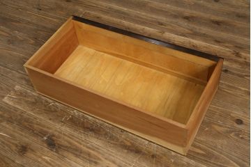 中古　美品　松本民芸家具　高山式　直線的なデザインが洗練された雰囲気を醸し出す金具付きタンス(チェスト、衣装箪笥、収納たんす、引き出し)(定価約50万円)(R-082400)