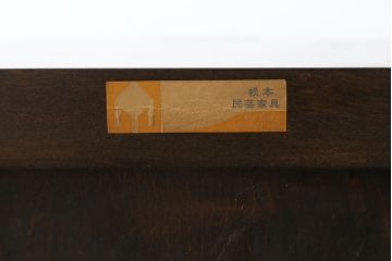 中古　美品　松本民芸家具　高山式　直線的なデザインが洗練された雰囲気を醸し出す金具付きタンス(チェスト、衣装箪笥、収納たんす、引き出し)(定価約50万円)(R-082400)