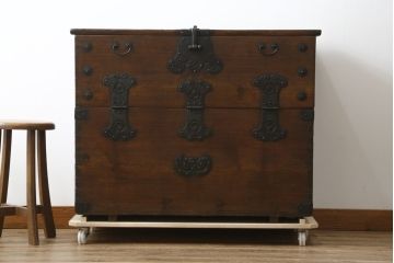 アジアンアンティーク　松材　味わい深い風合いが魅力のバンダチ(バンダジ、半閉櫃、李朝家具、李朝タンス、収納箪笥)(R-082403)