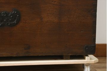 アジアンアンティーク　松材　味わい深い風合いが魅力のバンダチ(バンダジ、半閉櫃、李朝家具、李朝タンス、収納箪笥)(R-082403)