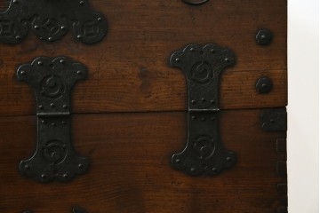 アジアンアンティーク　松材　味わい深い風合いが魅力のバンダチ　(R-082403)