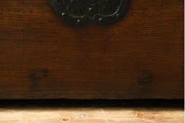 アジアンアンティーク　松材　味わい深い風合いが魅力のバンダチ　(R-082403)