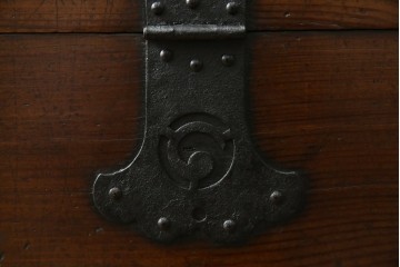 アジアンアンティーク　松材　味わい深い風合いが魅力のバンダチ　(R-082403)