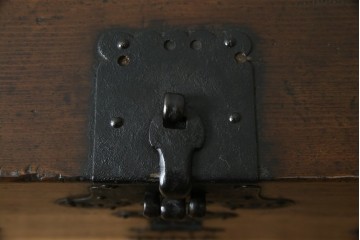 アジアンアンティーク　松材　味わい深い風合いが魅力のバンダチ　(R-082403)