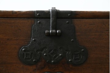 アジアンアンティーク　松材　味わい深い風合いが魅力のバンダチ　(R-082403)