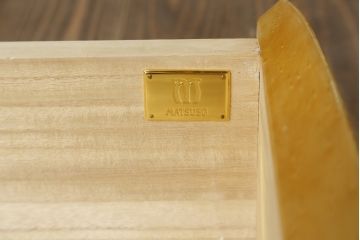 中古　美品　松創(MATSUSO・マツソウ)　バーズアイメープル　洗練された佇まいが魅力的なチェスト(サイドチェスト、引き出し、衣類箪笥、整理箪笥、収納箪笥)(定価推定約120万円)(R-082404)