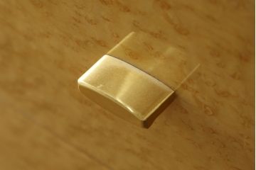 中古　美品　松創(MATSUSO・マツソウ)　バーズアイメープル　洗練された佇まいが魅力的なチェスト(サイドチェスト、引き出し、衣類箪笥、整理箪笥、収納箪笥)(定価推定約120万円)(R-082404)