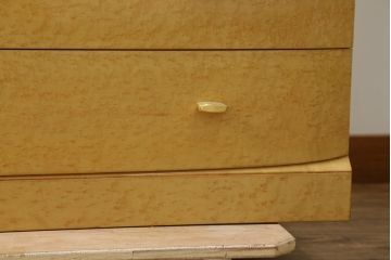中古　美品　松創(MATSUSO・マツソウ)　バーズアイメープル　洗練された佇まいが魅力的なチェスト(サイドチェスト、引き出し、衣類箪笥、整理箪笥、収納箪笥)(定価推定約120万円)(R-082404)