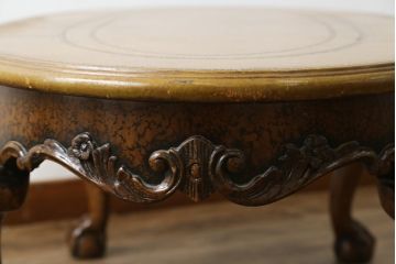 イギリスビンテージ　MAITLAND SMITH(メートランドスミス)　レザートップ　アンティーク調　華やかな彫刻がエレガントなローテーブル(リビングテーブル、センターテーブル、カフェテーブル、コーヒーテーブル、革、英国、ヴィンテージ)(定価約40万円)(R-082405)