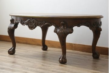 イギリスビンテージ　MAITLAND SMITH(メートランドスミス)　レザートップ　アンティーク調　華やかな彫刻がエレガントなローテーブル(リビングテーブル、センターテーブル、カフェテーブル、コーヒーテーブル、革、英国、ヴィンテージ)(定価約40万円)(R-082405)