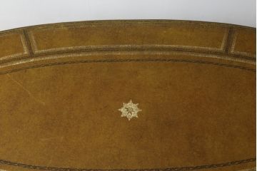 イギリスビンテージ　MAITLAND SMITH(メートランドスミス)　レザートップ　アンティーク調　華やかな彫刻がエレガントなローテーブル(リビングテーブル、センターテーブル、カフェテーブル、コーヒーテーブル、革、英国、ヴィンテージ)(定価約40万円)(R-082405)