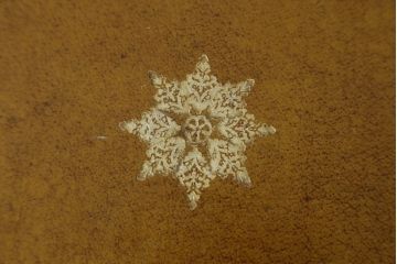 イギリスビンテージ　MAITLAND SMITH(メートランドスミス)　レザートップ　アンティーク調　華やかな彫刻がエレガントなローテーブル(リビングテーブル、センターテーブル、カフェテーブル、コーヒーテーブル、革、英国、ヴィンテージ)(定価約40万円)(R-082405)