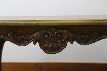 イギリスビンテージ　MAITLAND SMITH(メートランドスミス)　レザートップ　アンティーク調　華やかな彫刻がエレガントなローテーブル(リビングテーブル、センターテーブル、カフェテーブル、コーヒーテーブル、革、英国、ヴィンテージ)(定価約40万円)(R-082405)