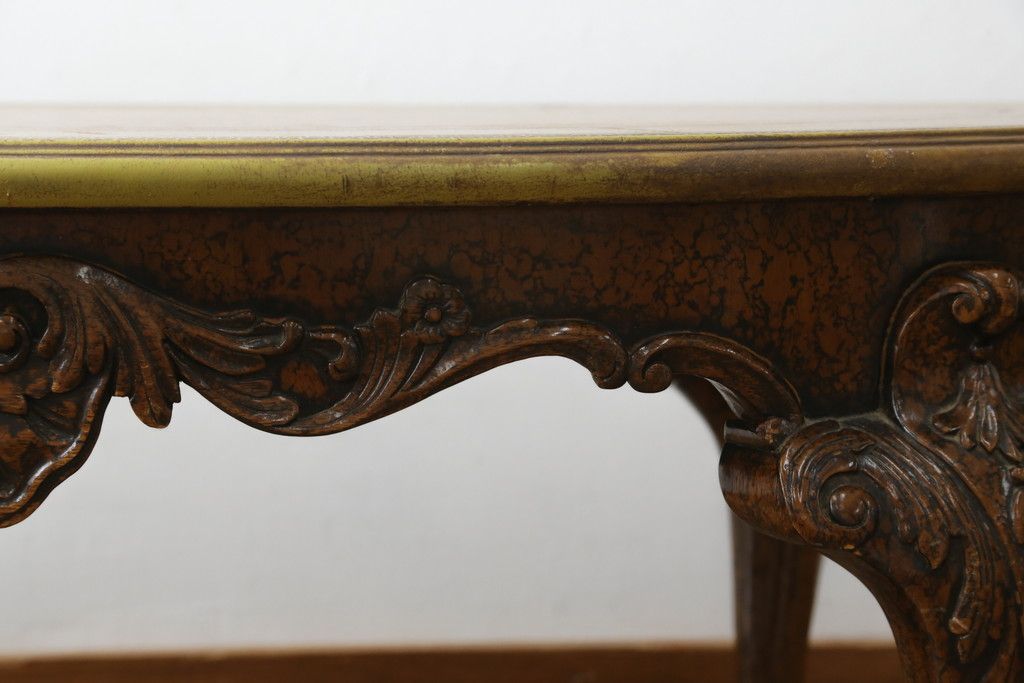 イギリスビンテージ　MAITLAND SMITH(メートランドスミス)　レザートップ　アンティーク調　華やかな彫刻がエレガントなローテーブル(リビングテーブル、センターテーブル、カフェテーブル、コーヒーテーブル、革、英国、ヴィンテージ)(定価約40万円)(R-082405)