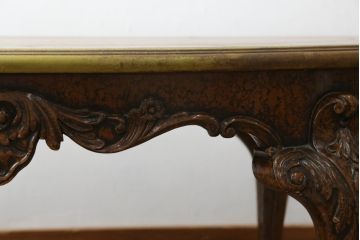 イギリスビンテージ　MAITLAND SMITH(メートランドスミス)　レザートップ　アンティーク調　華やかな彫刻がエレガントなローテーブル(リビングテーブル、センターテーブル、カフェテーブル、コーヒーテーブル、革、英国、ヴィンテージ)(定価約40万円)(R-082405)