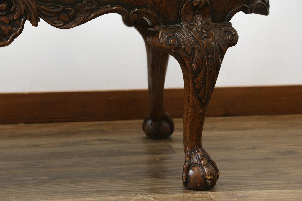 イギリスビンテージ　MAITLAND SMITH(メートランドスミス)　レザートップ　アンティーク調　華やかな彫刻がエレガントなローテーブル(リビングテーブル、センターテーブル、カフェテーブル、コーヒーテーブル、革、英国、ヴィンテージ)(定価約40万円)(R-082405)