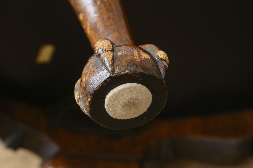 イギリスビンテージ　MAITLAND SMITH(メートランドスミス)　レザートップ　アンティーク調　華やかな彫刻がエレガントなローテーブル(リビングテーブル、センターテーブル、カフェテーブル、コーヒーテーブル、革、英国、ヴィンテージ)(定価約40万円)(R-082405)