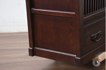 中古　美品　上質な和の空間を演出する水屋箪笥(食器棚、茶箪笥、戸棚、収納棚、キャビネット)(R-082409)
