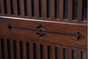 中古　美品　上質な和の空間を演出する水屋箪笥(食器棚、茶箪笥、戸棚、収納棚、キャビネット)(R-082409)