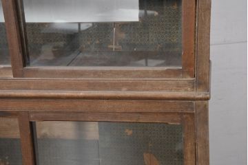 和製アンティーク　どこか懐かしい雰囲気を感じる栓材の重ね戸棚(収納棚、キャビネット、飾り棚、食器棚、本箱、ブックケース、上下バラ売り可能)(R-082411)