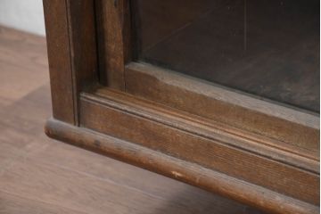 和製アンティーク　どこか懐かしい雰囲気を感じる栓材のサイドキャビネット(サイドボード、収納棚、戸棚、飾り棚)(R-082412)