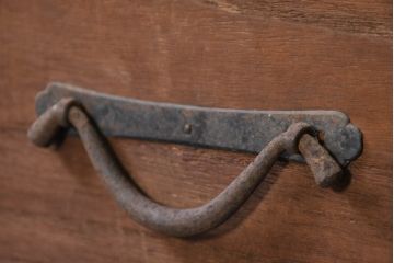 和製アンティーク　桐材　檜(ヒノキ)材　経年による風合いが魅力的な三国時代箪笥・下段(サイドチェスト、引き出し、和タンス、収納箪笥、衣装箪笥、整理たんす)(R-082416)