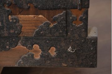 和製アンティーク　桐材　檜(ヒノキ)材　経年による風合いが魅力的な三国時代箪笥・下段(サイドチェスト、引き出し、和タンス、収納箪笥、衣装箪笥、整理たんす)(R-082416)