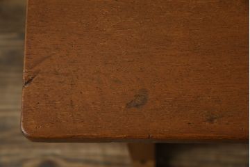 和製アンティーク　古い木の質感が温かみを感じるかわいい幼稚園の机(サイドテーブル、作業台、子供机、在宅ワーク、在宅用、デスク、ワークデスク)(R-082420)