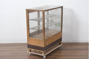 和製アンティーク　温かみある木味が魅力の引き出し付きガラスケース(Gケース、ショーケース、コレクションケース、飾り棚、陳列棚、店舗什器)(R-082421)