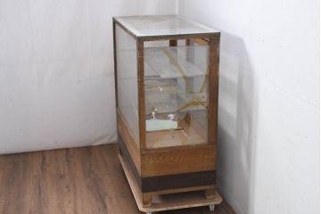和製アンティーク　温かみある木味が魅力の引き出し付きガラスケース(Gケース、ショーケース、コレクションケース、飾り棚、陳列棚、店舗什器)(R-082421)