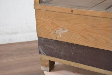 和製アンティーク　温かみある木味が魅力の引き出し付きガラスケース(Gケース、ショーケース、コレクションケース、飾り棚、陳列棚、店舗什器)(R-082421)