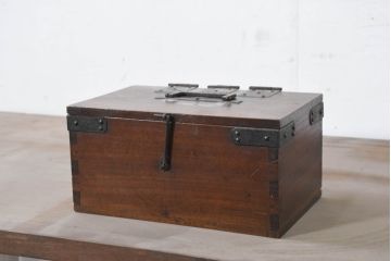 和製アンティーク　欅(ケヤキ)材　時代の流れを感じる風合いの小箱(銭箱、小物収納、小物入れ、収納箱、木箱、ディスプレイ)(R-082423)