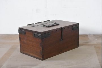 和製アンティーク　欅(ケヤキ)材　時代の流れを感じる風合いの小箱(銭箱、小物収納、小物入れ、収納箱、木箱、ディスプレイ)(R-082423)
