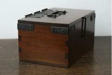 和製アンティーク　欅(ケヤキ)材　時代の流れを感じる風合いの小箱　(R-082423)