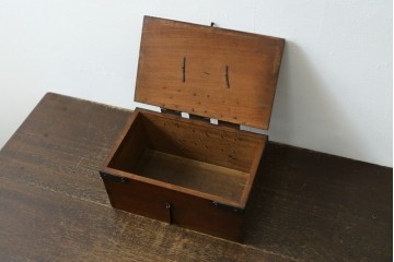 和製アンティーク　欅(ケヤキ)材　時代の流れを感じる風合いの小箱　(R-082423)